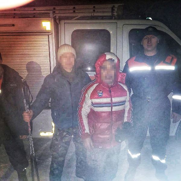 Спасатели ГКУ МО «Мособлпожспас» вывели из леса заблудившегося лыжника