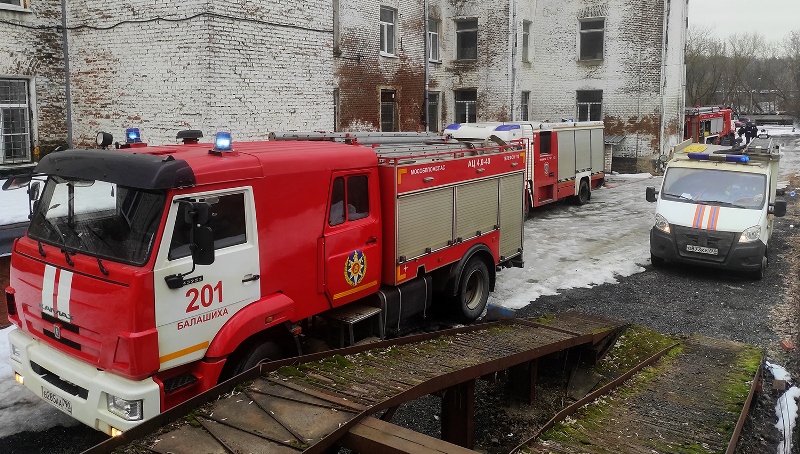 Огнеборцы ГКУ МО «Мособлпожспас» приняли участие в пожарно-тактических учениях на складе готовой продукции в Балашихе